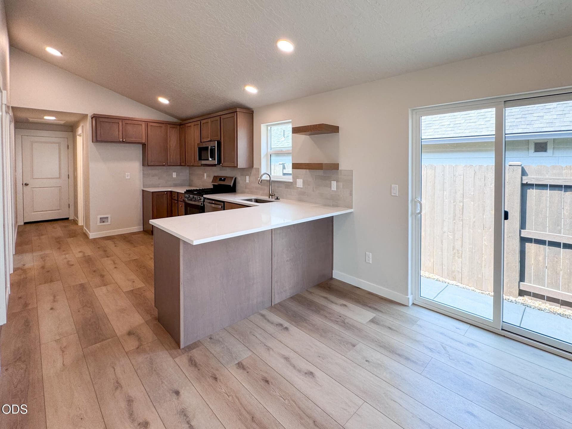 Hearthstone 287 (7). Photo 5 of 12, 2830 NW Sterling Drive, Redmond, OR 97756