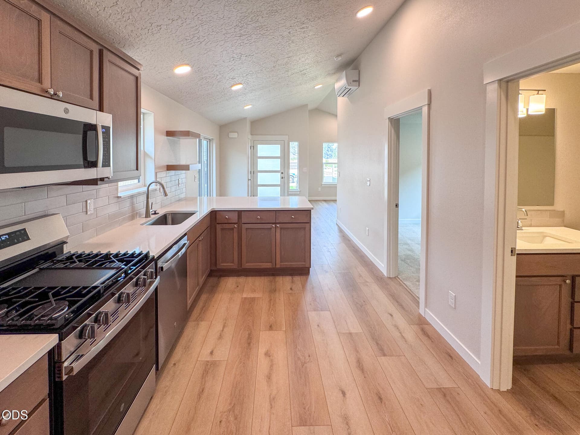 Hearthstone 287 (4). Photo 3 of 12, 2830 NW Sterling Drive, Redmond, OR 97756
