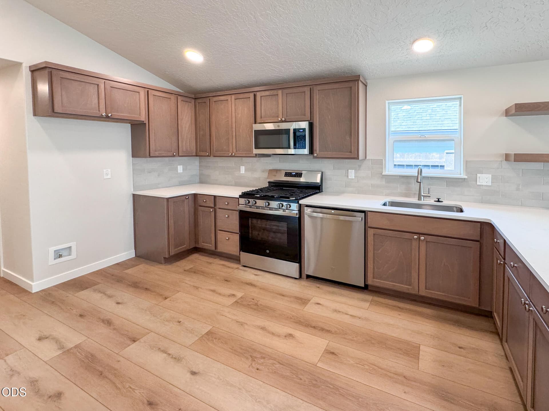 Hearthstone 287 (12). Photo 4 of 12, 2830 NW Sterling Drive, Redmond, OR 97756