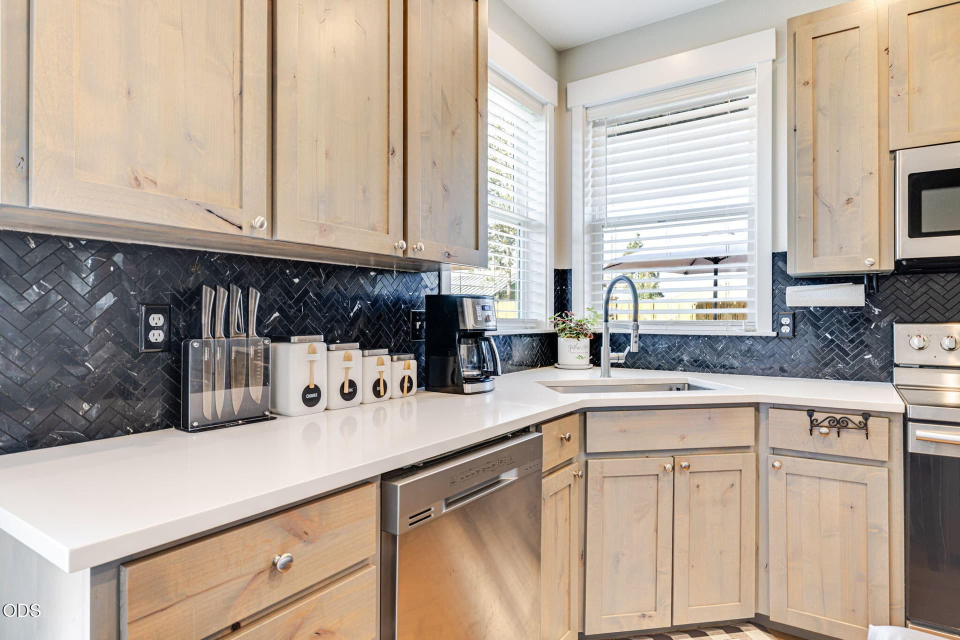 kitchen. Photo 3 of 21, 16429 Betty Court, La Pine, OR 97739