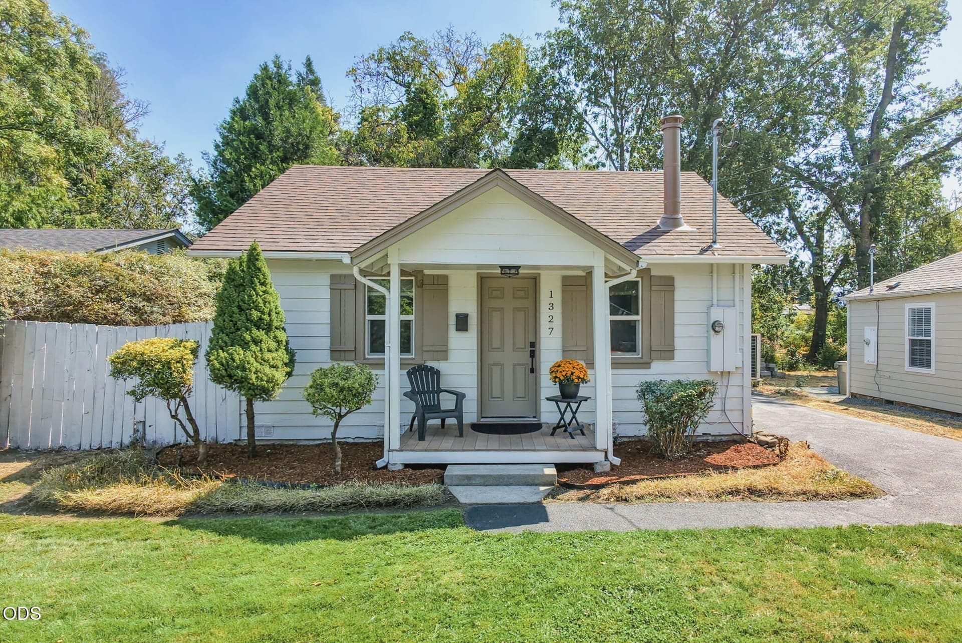 ApxNW00007. Photo 2 of 42, 1327 NW Washington Boulevard, Grants Pass, OR 97526