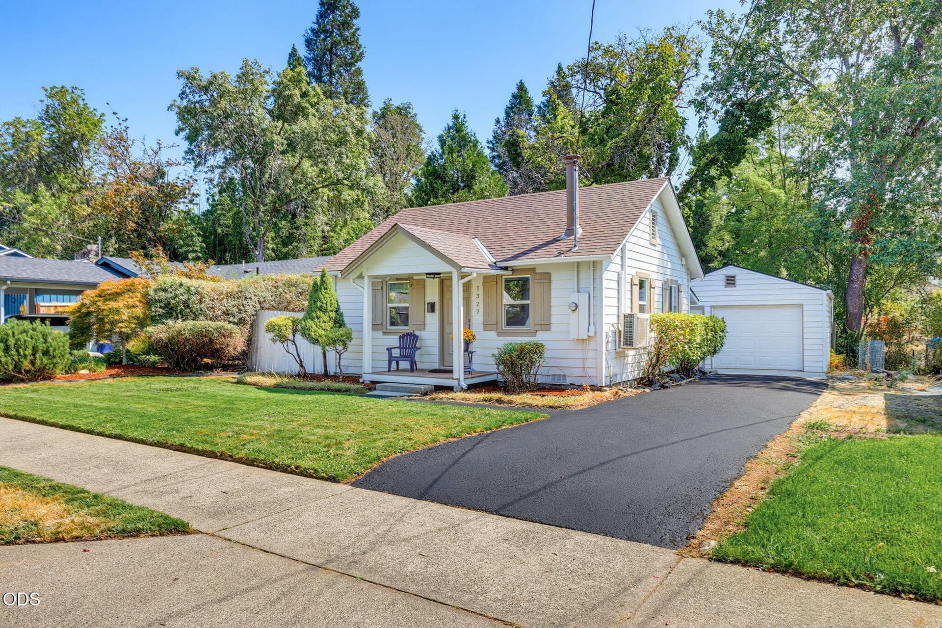 ApxNW00003. Photo 3 of 42, 1327 NW Washington Boulevard, Grants Pass, OR 97526