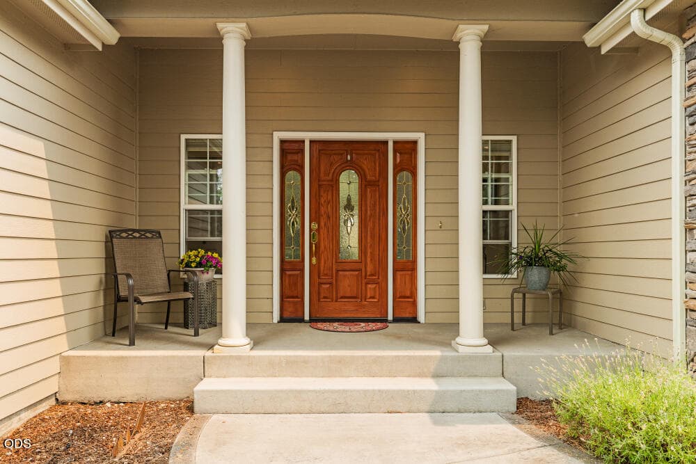 Entrance. Photo 4 of 55, 10847 Kestrel Road, Klamath Falls, OR 97601