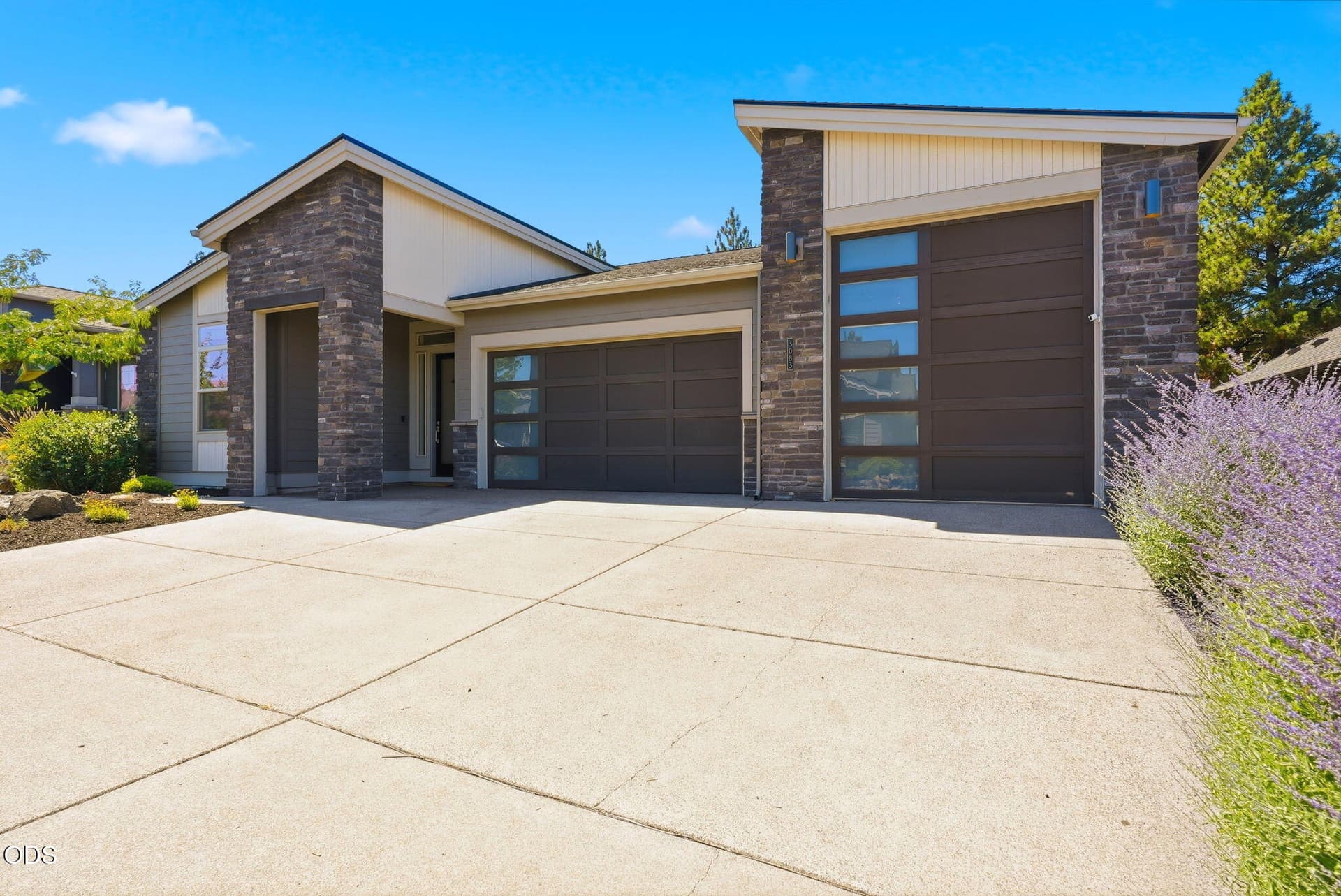 4-web-or-mls-Riley_Visuals_004. Photo 2 of 43, 3083 NW Hidden Ridge Drive, Bend, OR 97703