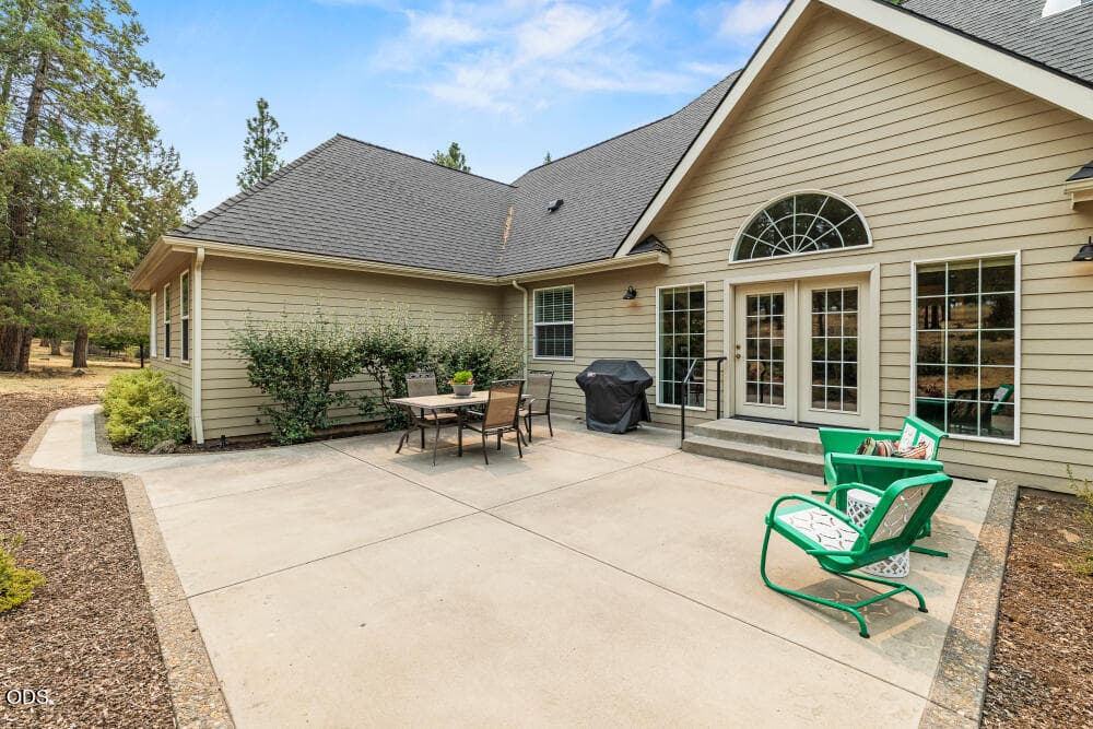 Large Concrete Patio. Photo 3 of 55, 10847 Kestrel Road, Klamath Falls, OR 97601
