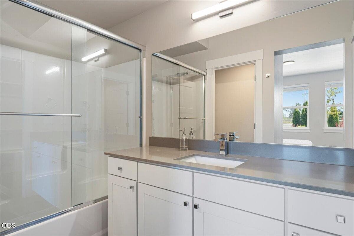 06-20534 Empire Ave, Bend-6. Photo 5 of 31, 20534 Empire Avenue, Bend, OR 97701