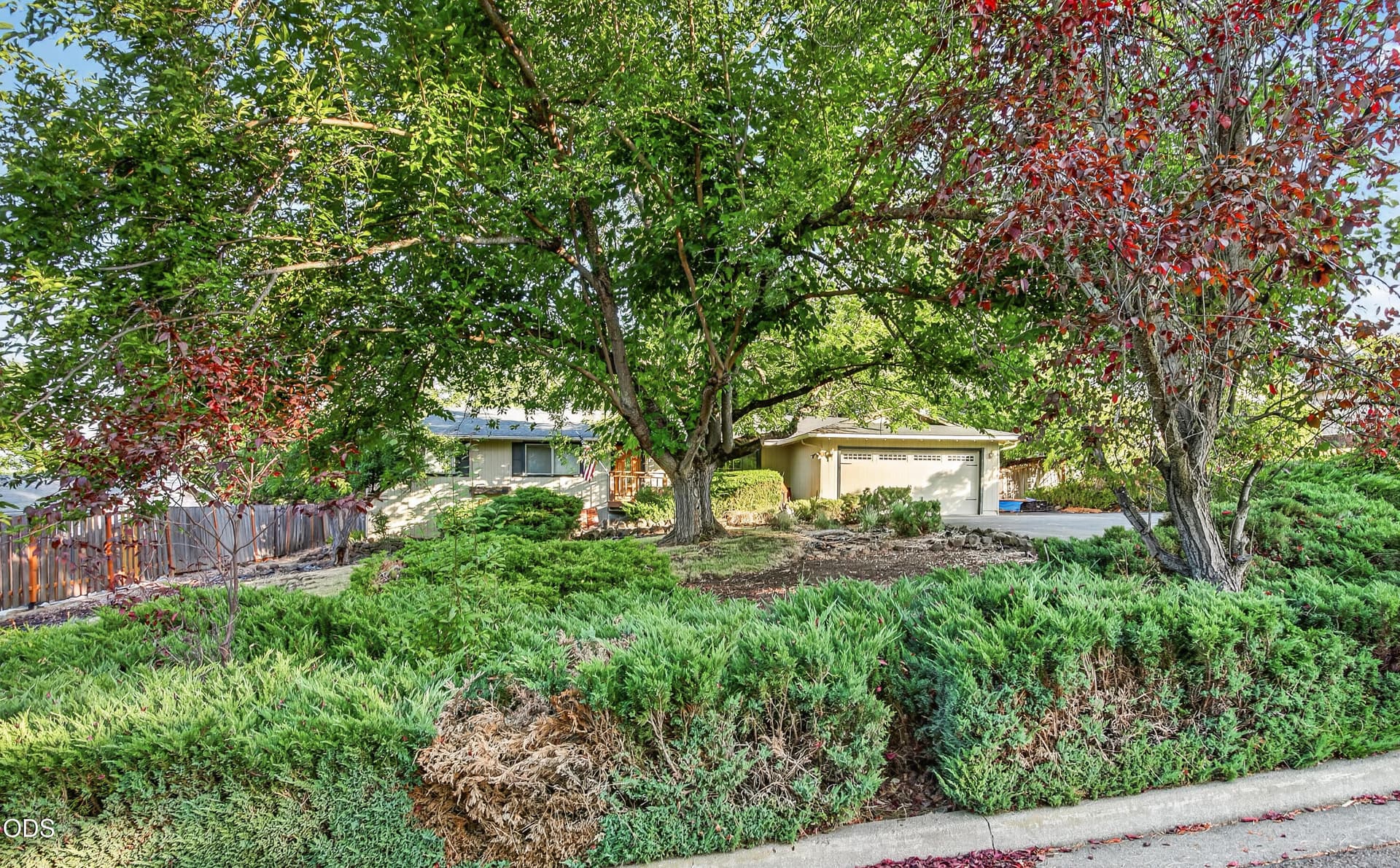1. Photo 1 of 36, 1537 Moon Terrace, Medford, OR 97504