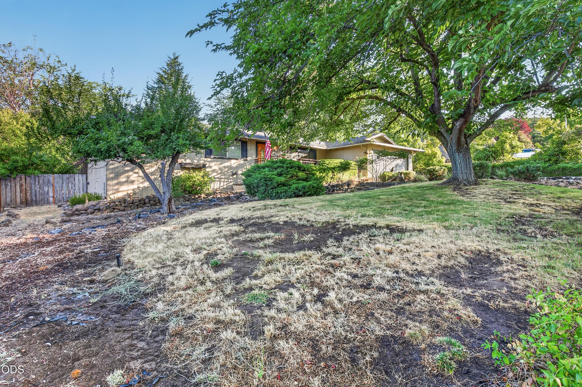 2. Photo 2 of 36, 1537 Moon Terrace, Medford, OR 97504