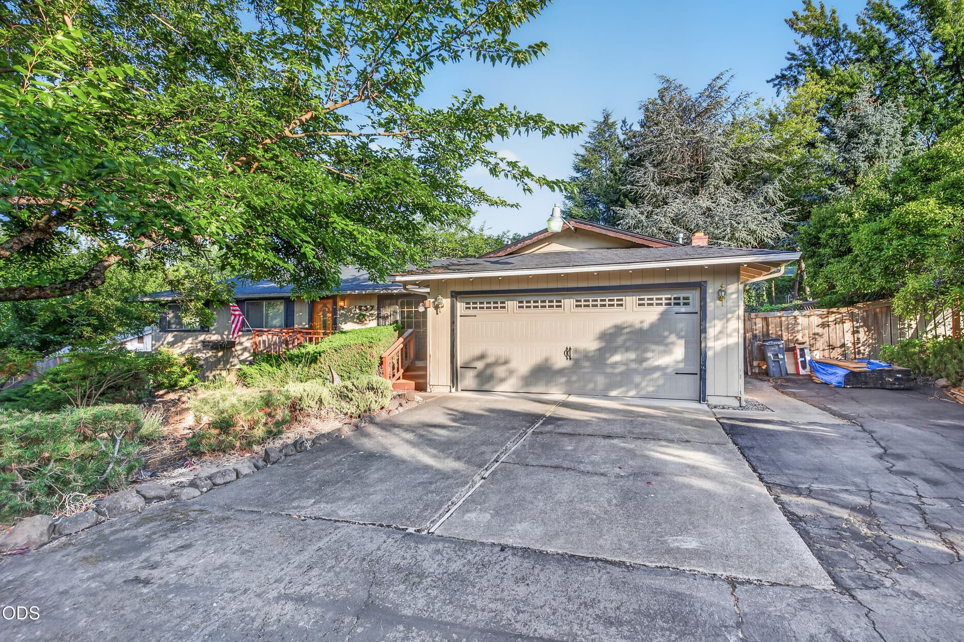 3. Photo 3 of 36, 1537 Moon Terrace, Medford, OR 97504