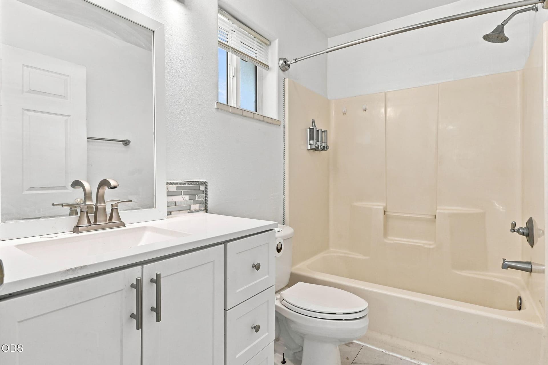 1-web-or-mls-W 11th001. Photo 2 of 18, 841 W 11th Street, Medford, OR 97501