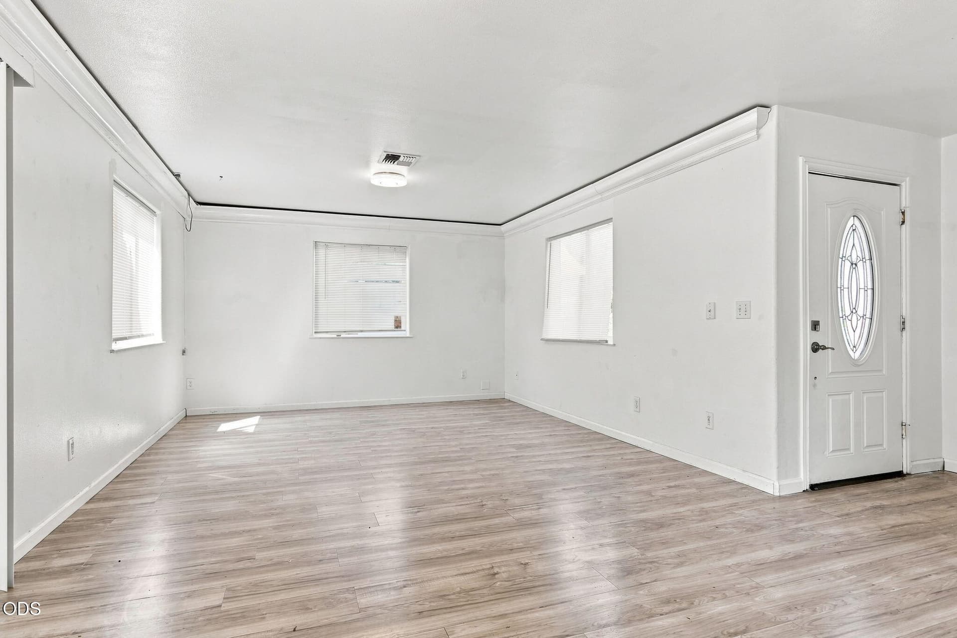 3-web-or-mls-W 11th003. Photo 4 of 18, 841 W 11th Street, Medford, OR 97501