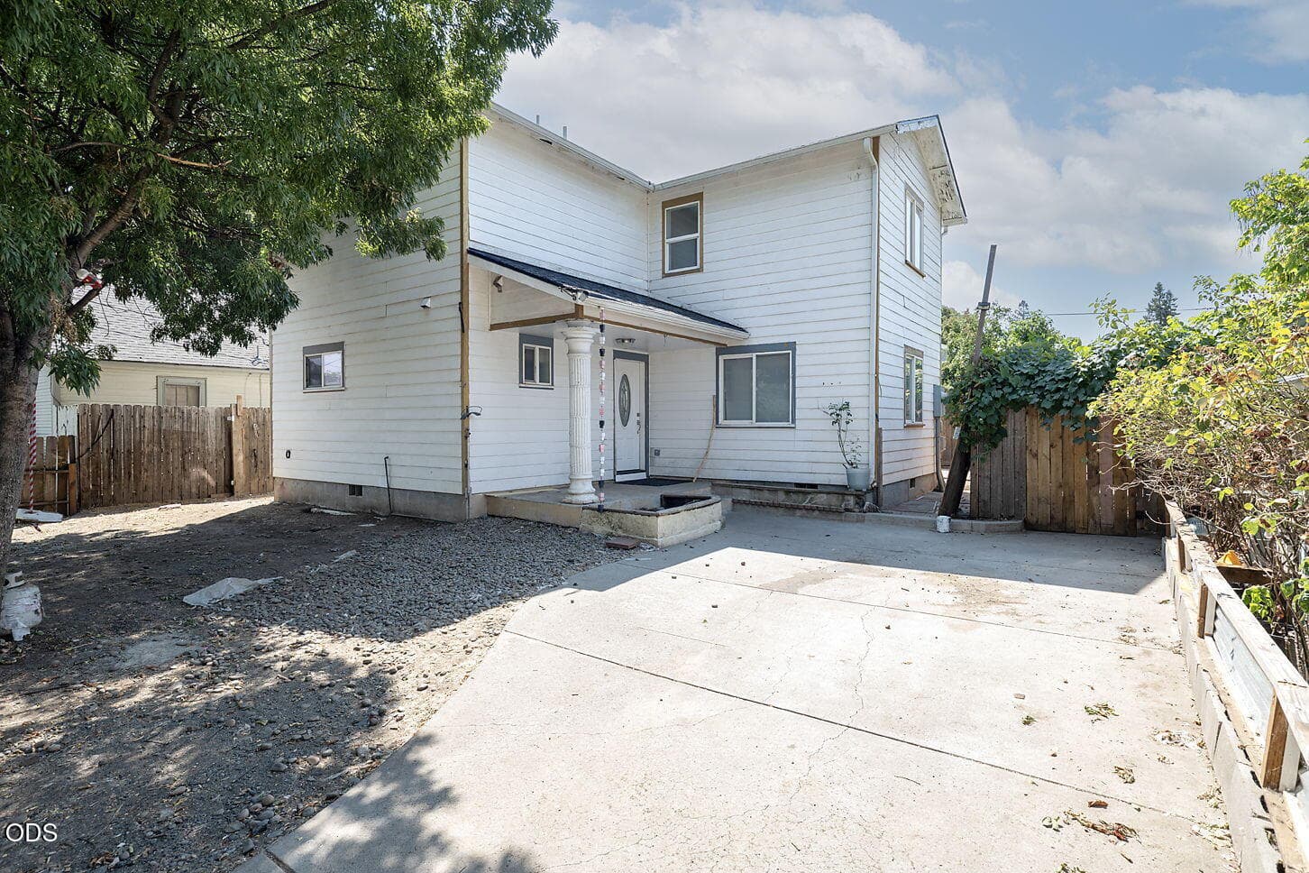 17-web-or-mls-W 11th016. Photo 1 of 18, 841 W 11th Street, Medford, OR 97501