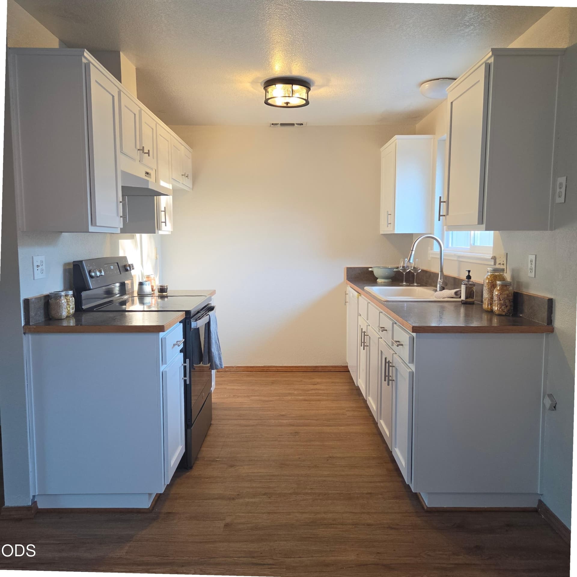 Kitchen. Photo 3 of 15, 632 SW Sunwood Way, Grants Pass, OR 97526