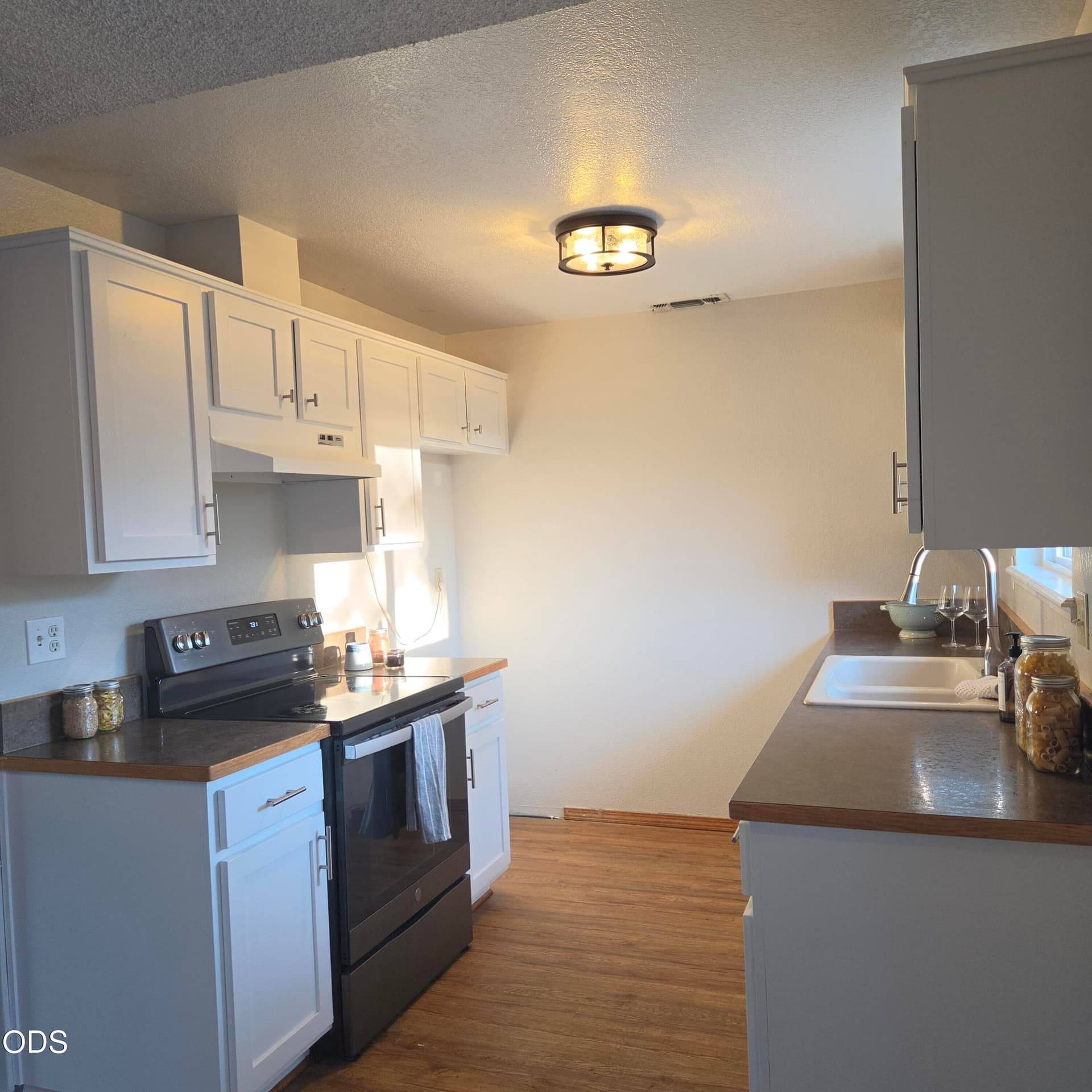 kitchen. Photo 4 of 15, 632 SW Sunwood Way, Grants Pass, OR 97526