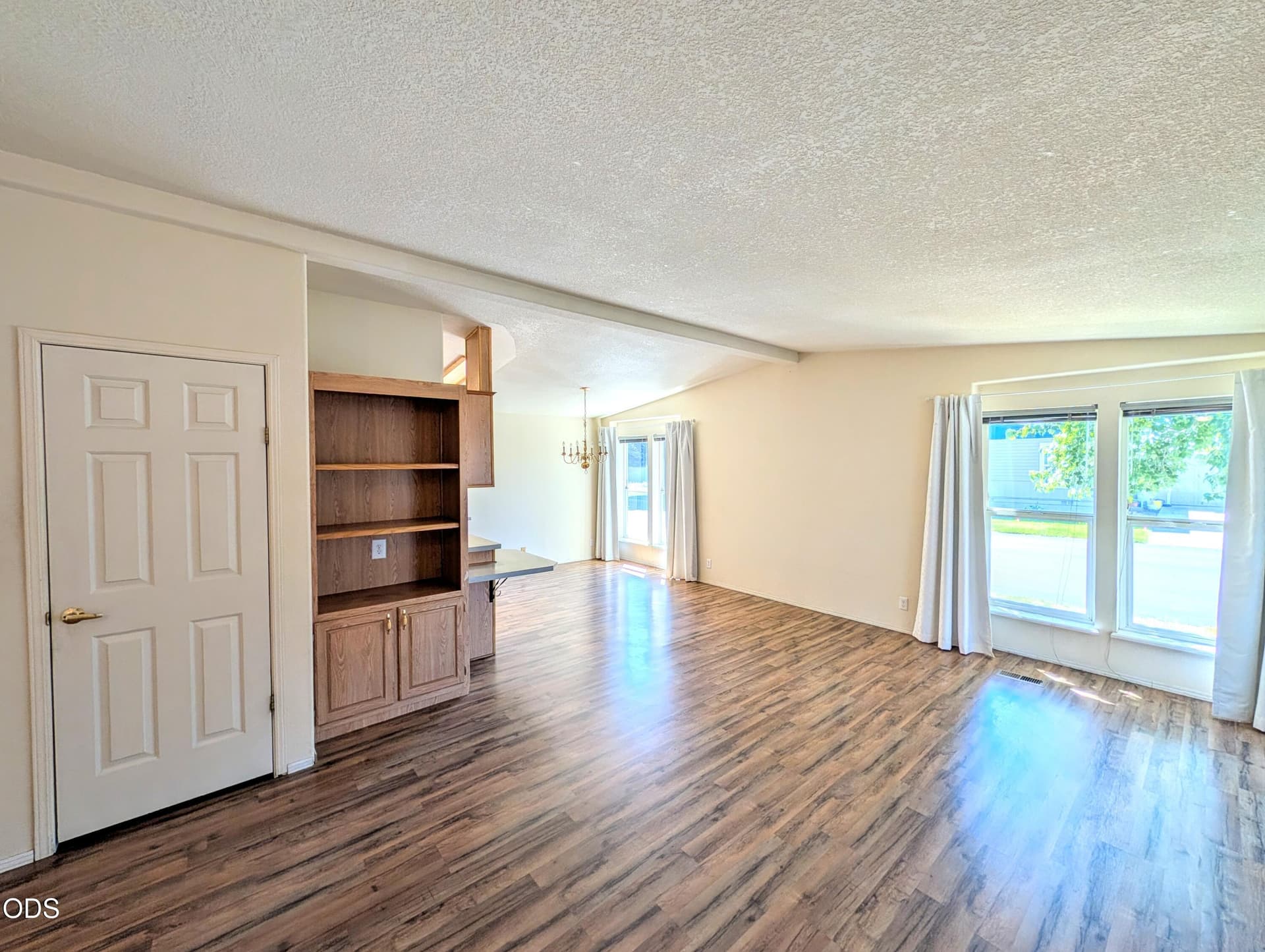 SB57_Living1. Photo 3 of 14, 1188 NE 27th Street Unit 57, Bend, OR 97701