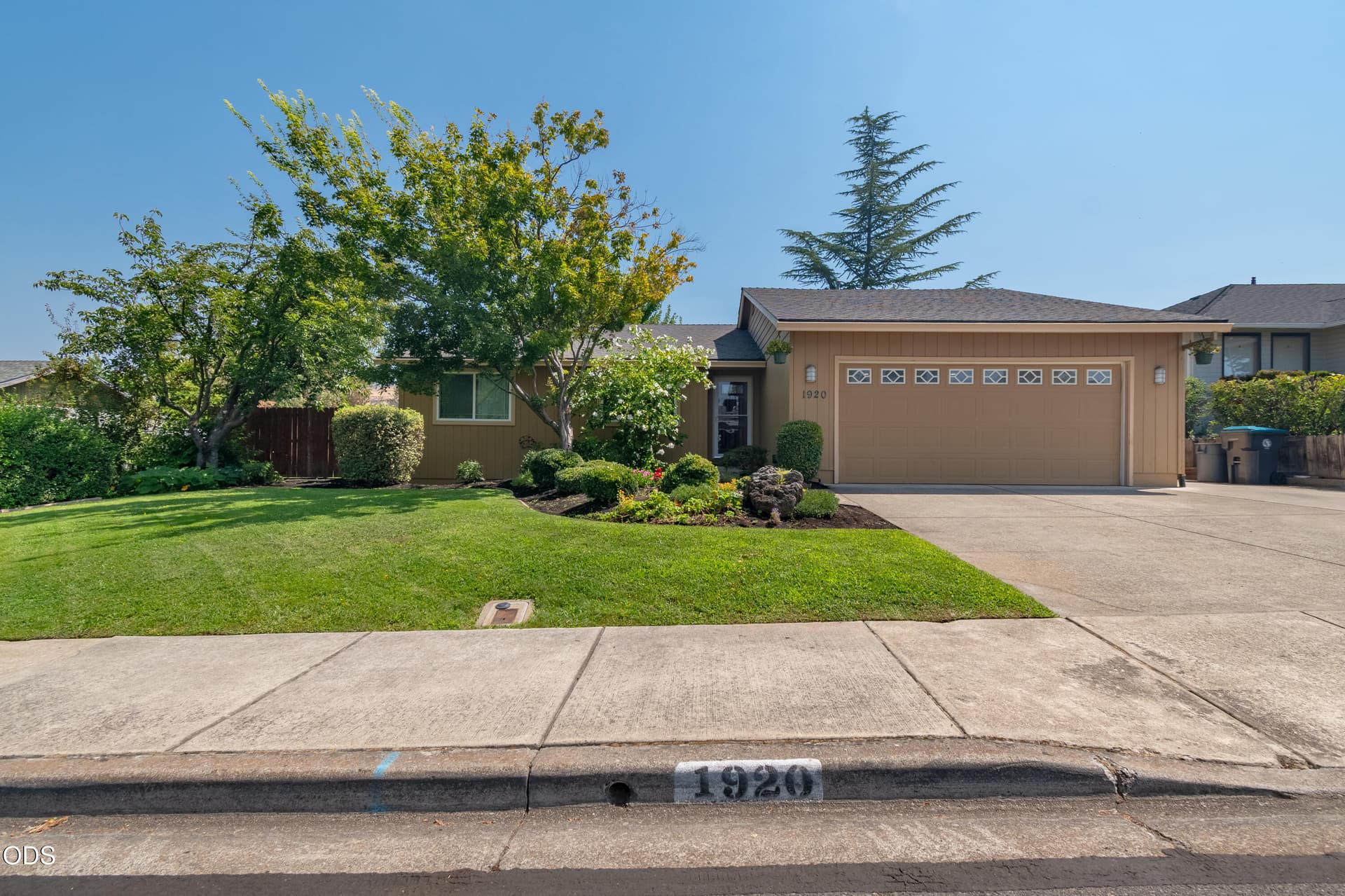 01. Photo 1 of 29, 1920 Pinedale Street, Medford, OR 97504