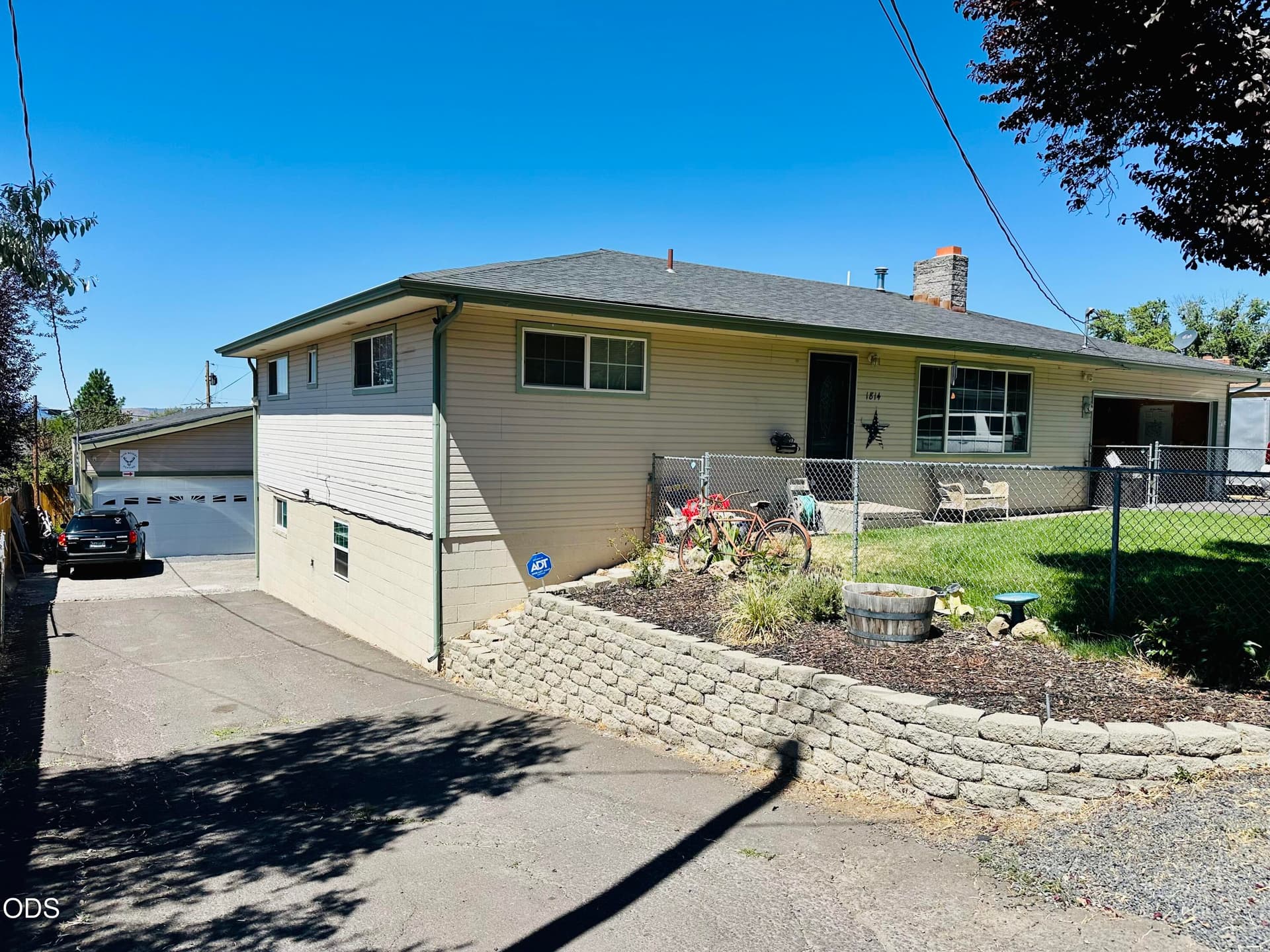 IMG_0601. Photo 2 of 45, 1814 Carlson Drive, Klamath Falls, OR 97603