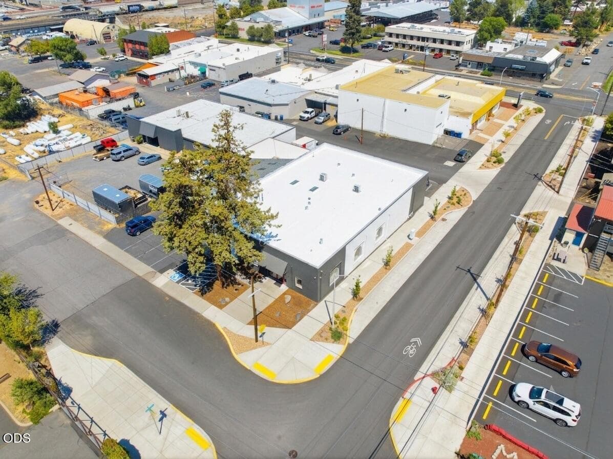 190 Irving Drone-6.1. Photo 4 of 15, 190 NE Irving Avenue, Bend, OR 97701