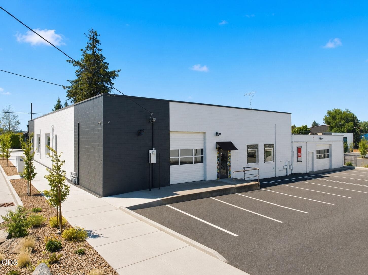 190 Irving Exterior-4.1. Photo 2 of 15, 190 NE Irving Avenue, Bend, OR 97701