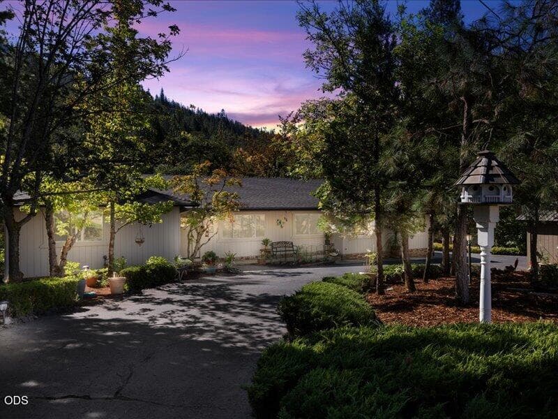 01-CI_2504_V1. Photo 4 of 49, 627 Carriage Road, Grants Pass, OR 97526