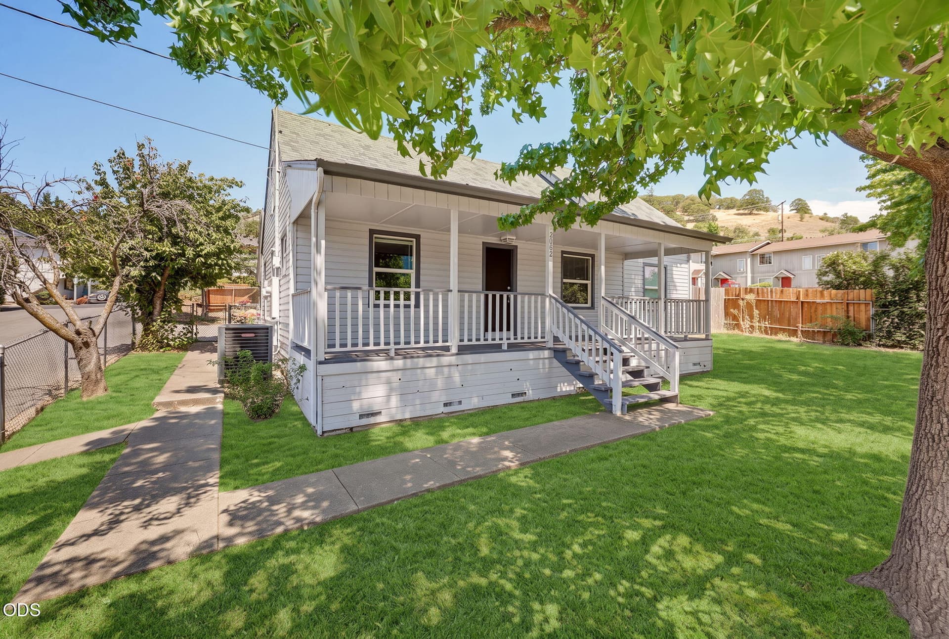 ApxNEF00003b. Photo 2 of 29, 2082 NE Fairview Avenue, Grants Pass, OR 97526