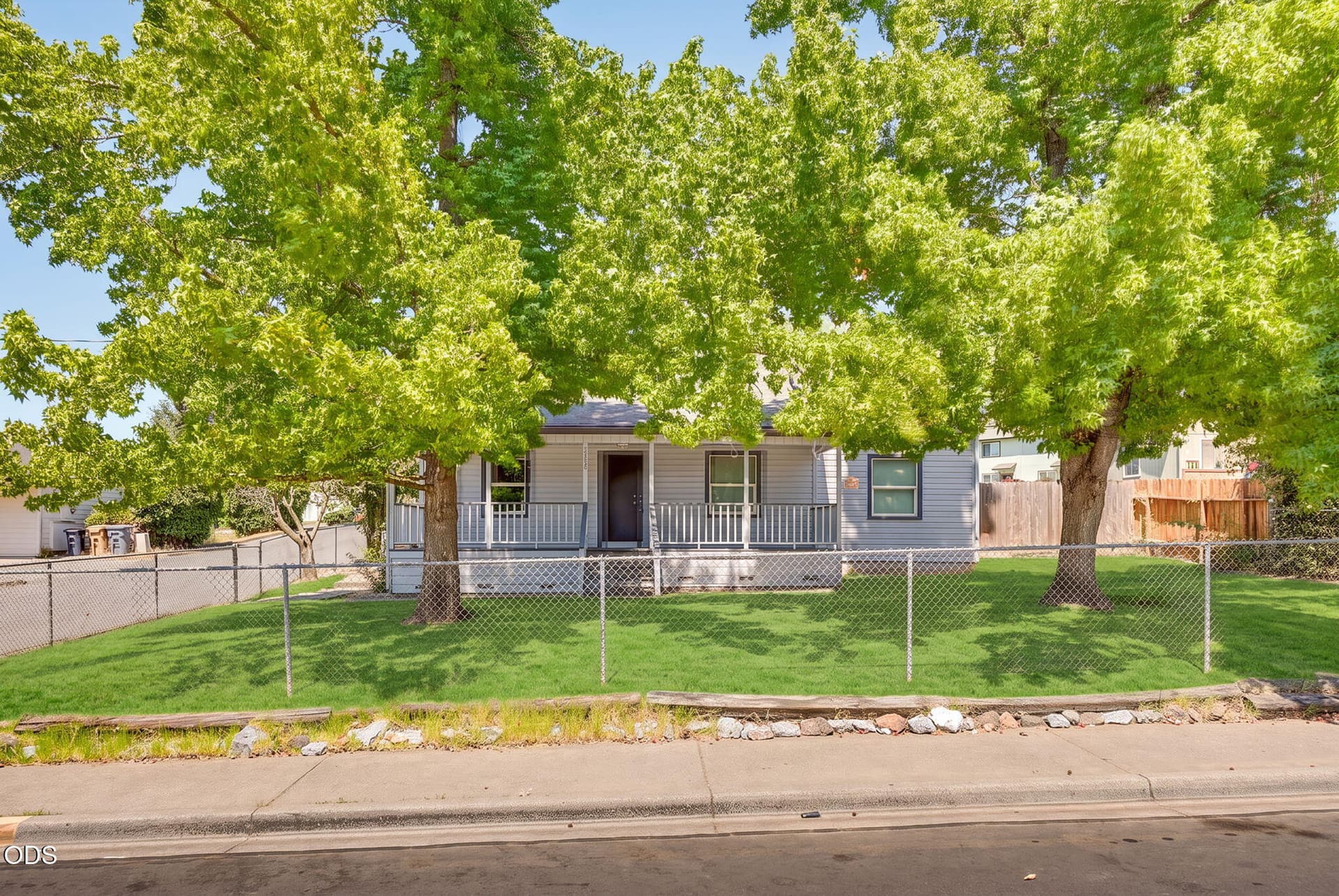 ApxNEF00004b. Photo 3 of 29, 2082 NE Fairview Avenue, Grants Pass, OR 97526