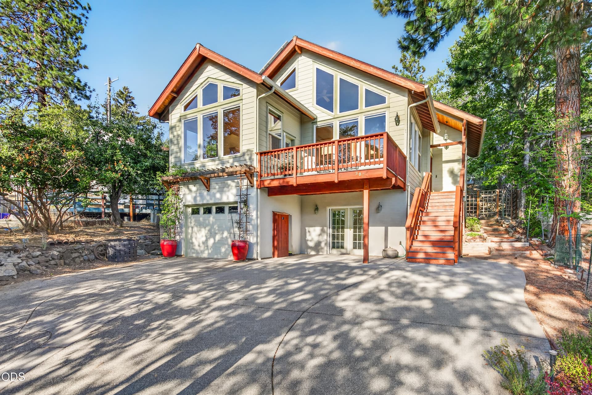 307 Hillcrest Street, Ashland, OR 97520. Photo 1 of 40, 307 Hillcrest Street, Ashland, OR 97520