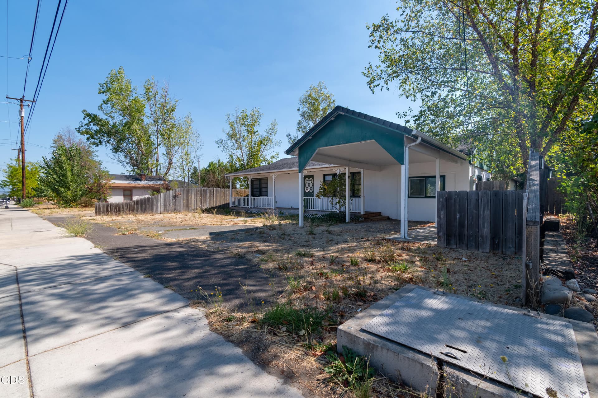 house. Photo 2 of 19, 795 Lozier Lane, Medford, OR 97501