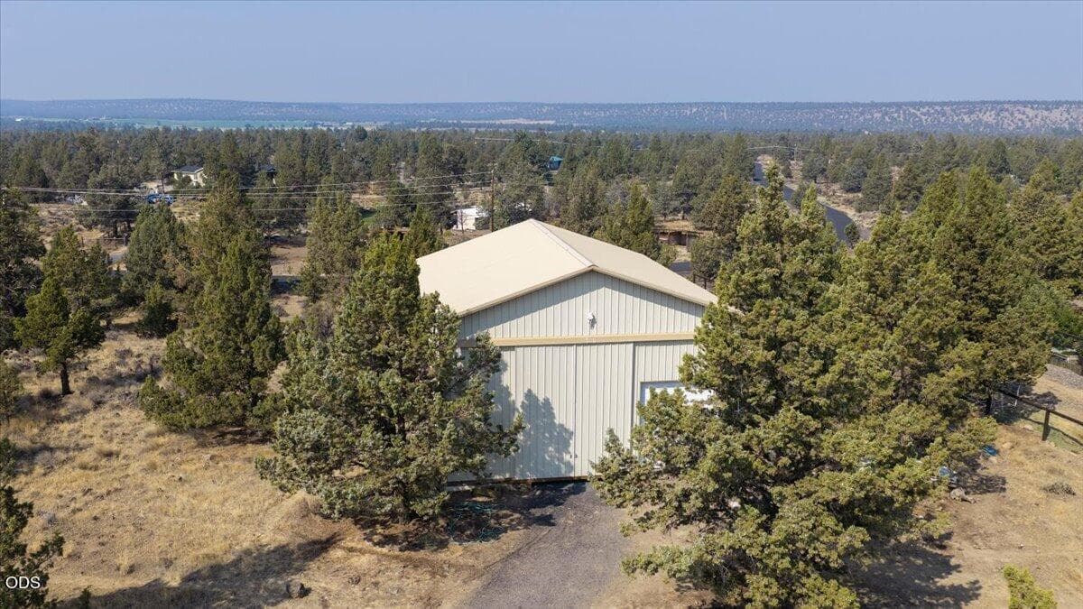 56-5851 NW 61st St, Redmond-56. Photo 5 of 62, 5851 NW 61st Street, Redmond, OR 97756