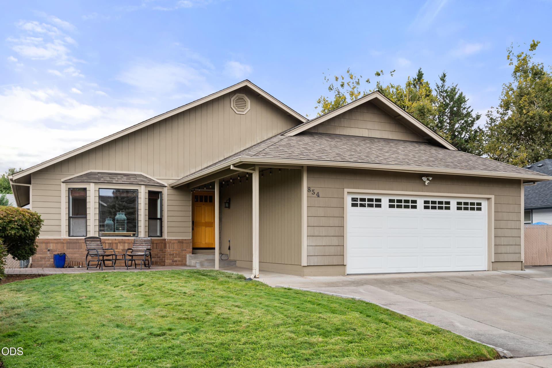 854 delsie dr-03. Photo 2 of 37, 854 Delsie Drive, Grants Pass, OR 97527