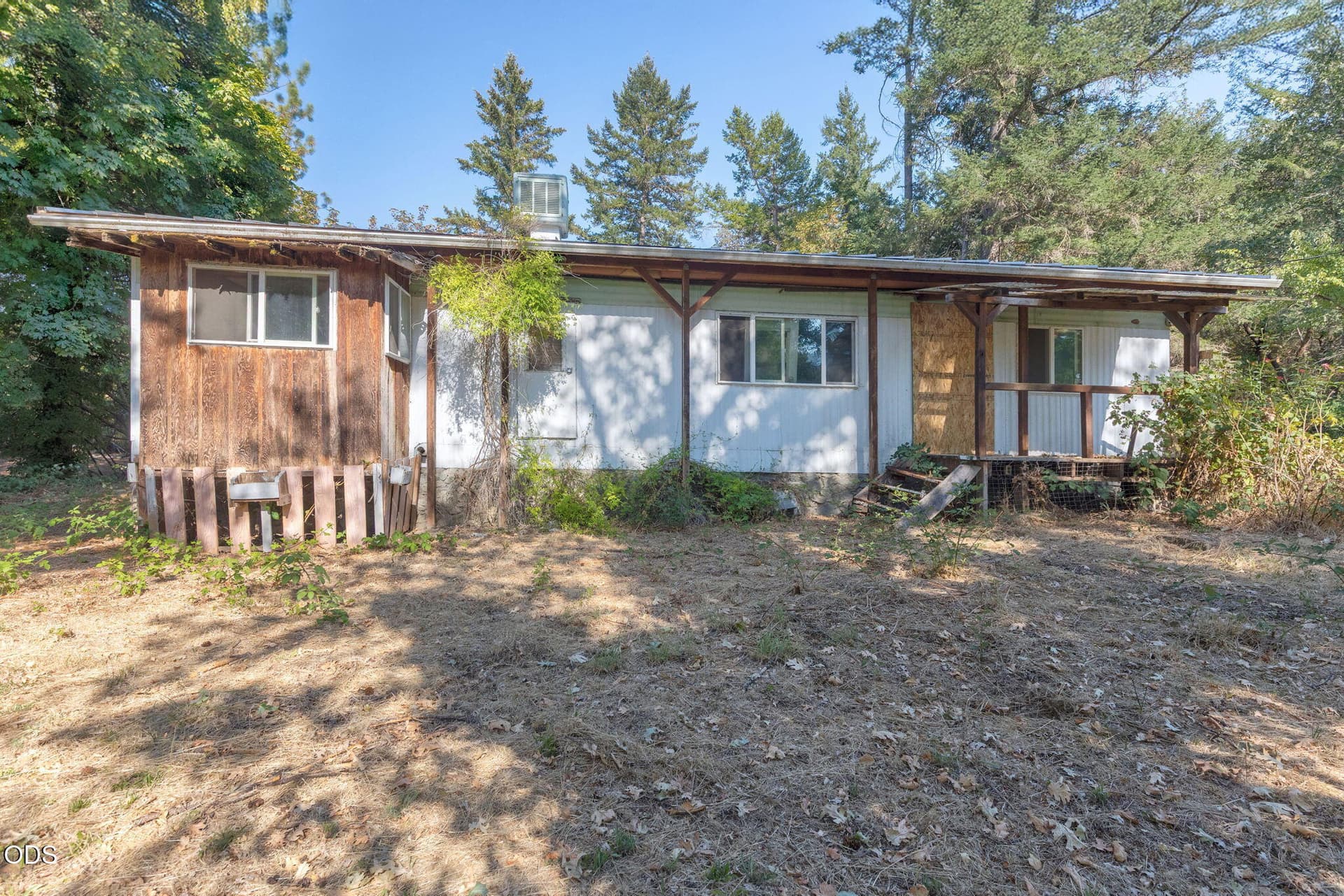 Front of the house. Photo 2 of 39, 7079 Rogue River Highway, Rogue River, OR 97537