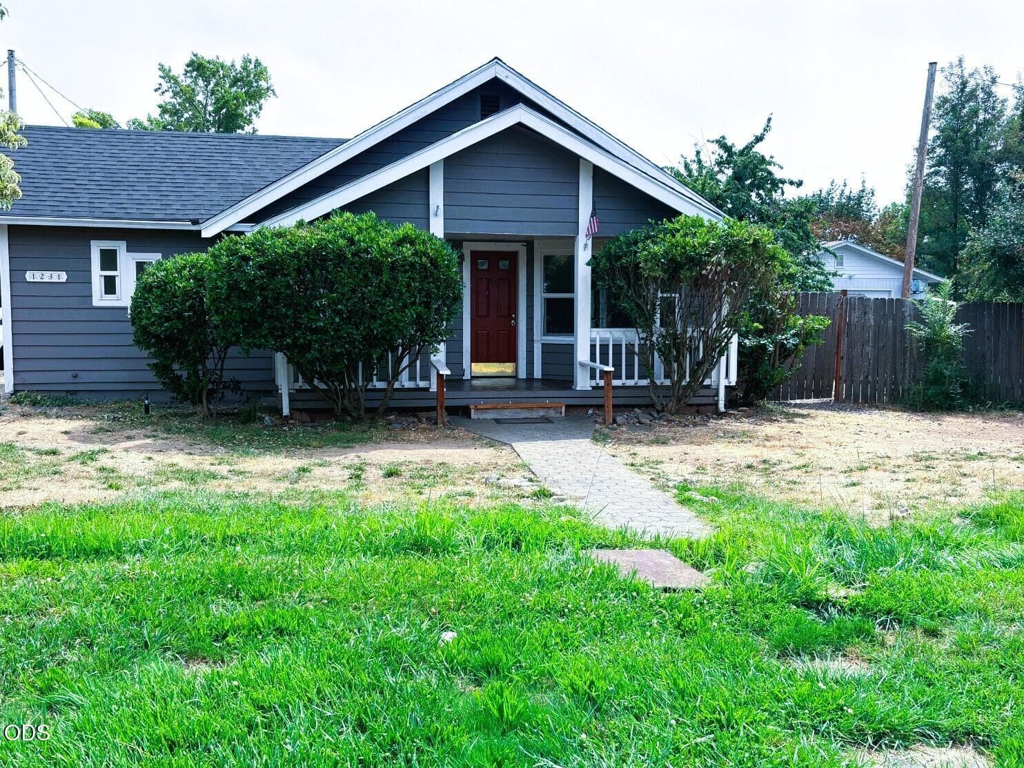 a. Photo 1 of 24, 1231 NE A Street, Grants Pass, OR 97526
