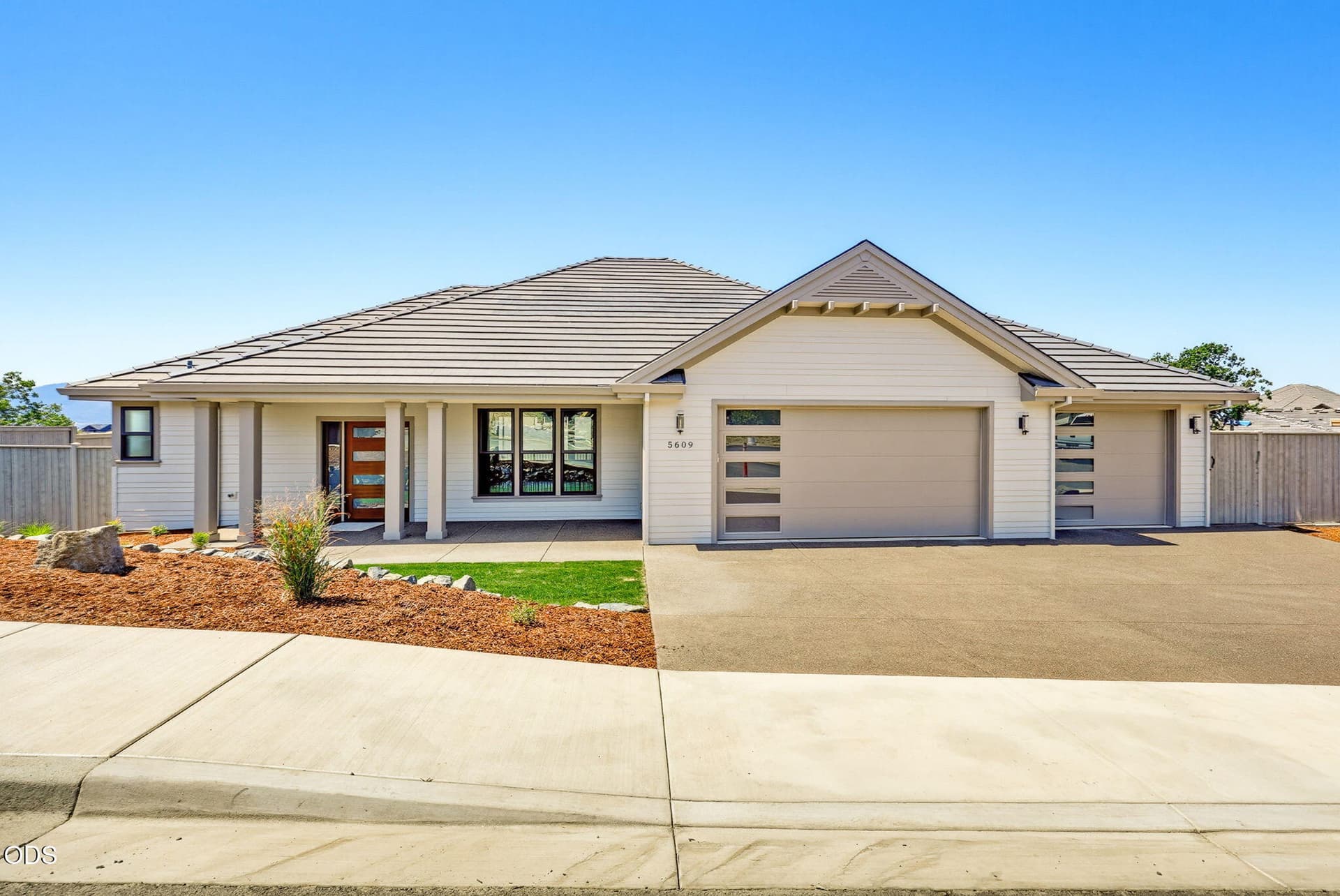 ApxFBL00002. Photo 1 of 62, 5609 Fallbrook Lane, Medford, OR 97504