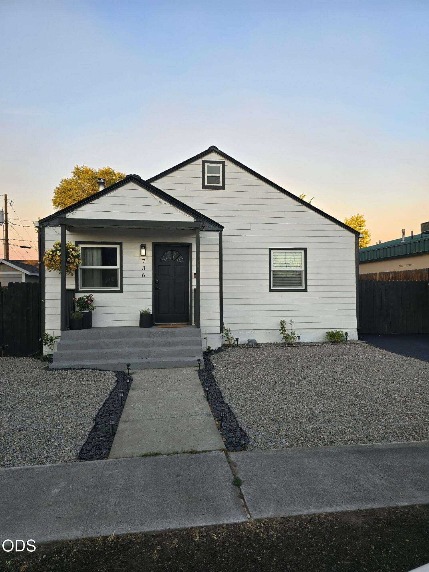 Charming Home or OFFICE. Photo 2 of 30, 736 SW 10th Street, Redmond, OR 97756