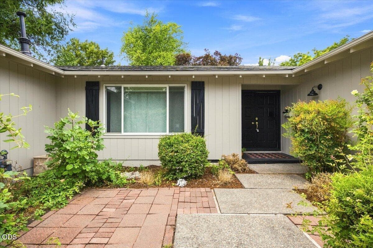 05-CI_3183. Photo 5 of 29, 2905 El Dorado Drive, Medford, OR 97504