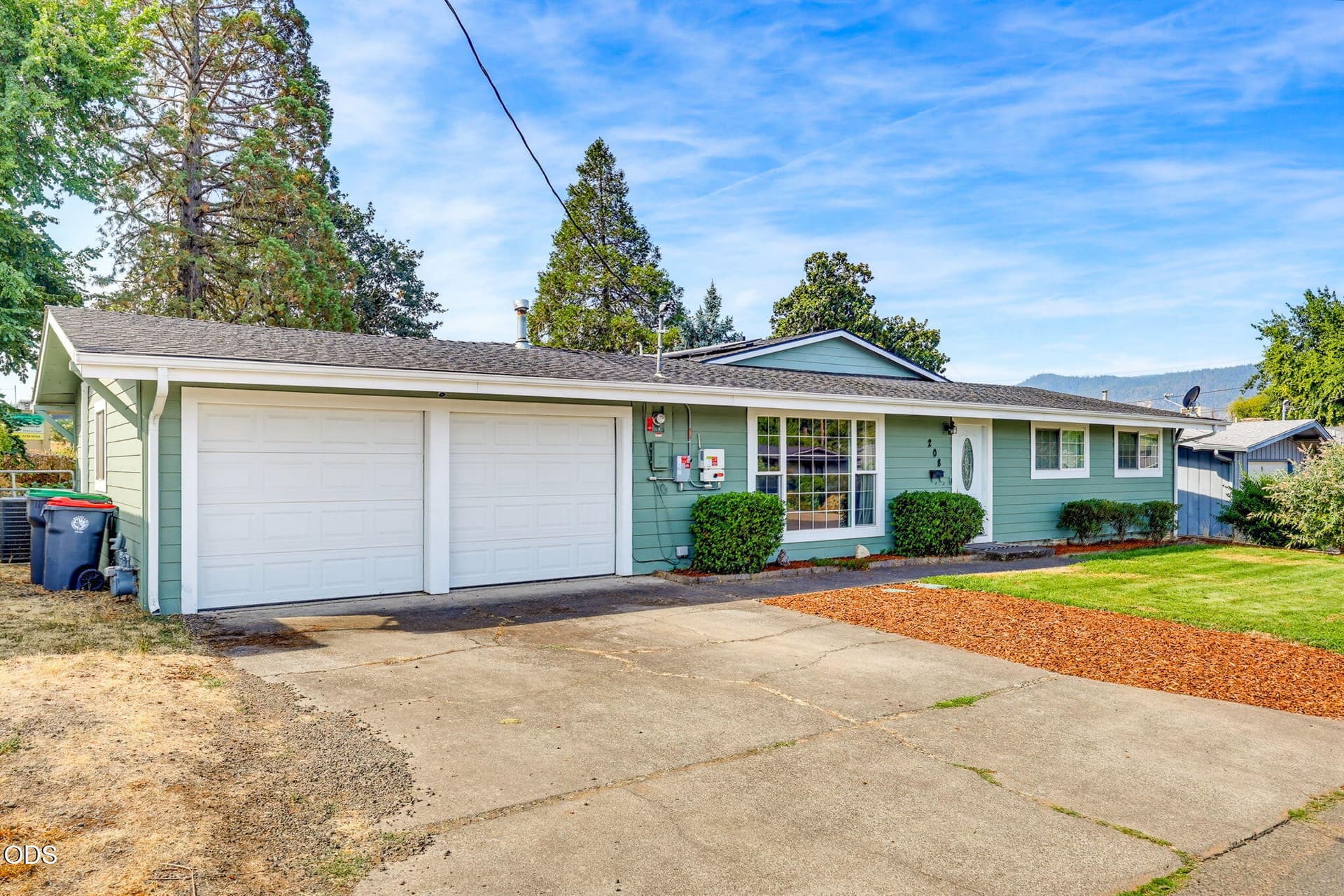 ApxKW00004. Photo 4 of 45, 208 Kings Way, Central Point, OR 97502