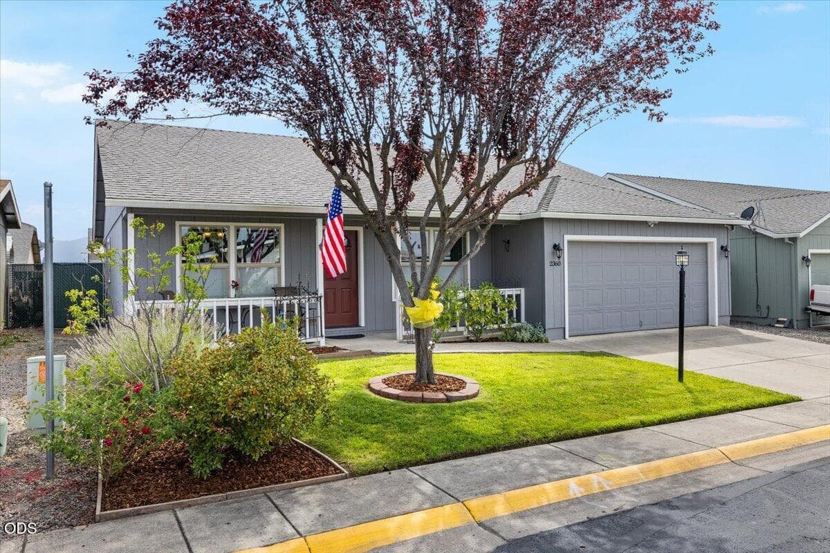 02-CI_3310. Photo 2 of 23, 2360 Evan Way, Central Point, OR 97502