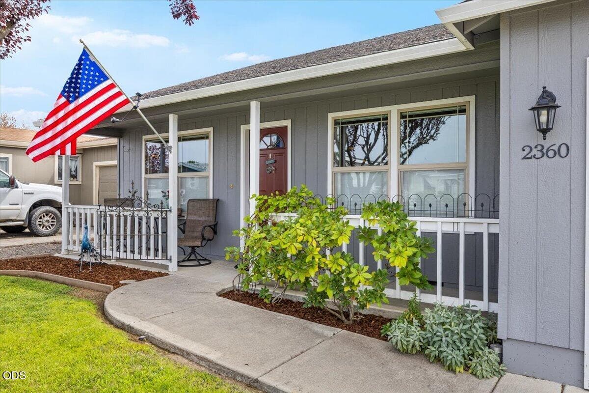 04-CI_3325. Photo 4 of 23, 2360 Evan Way, Central Point, OR 97502