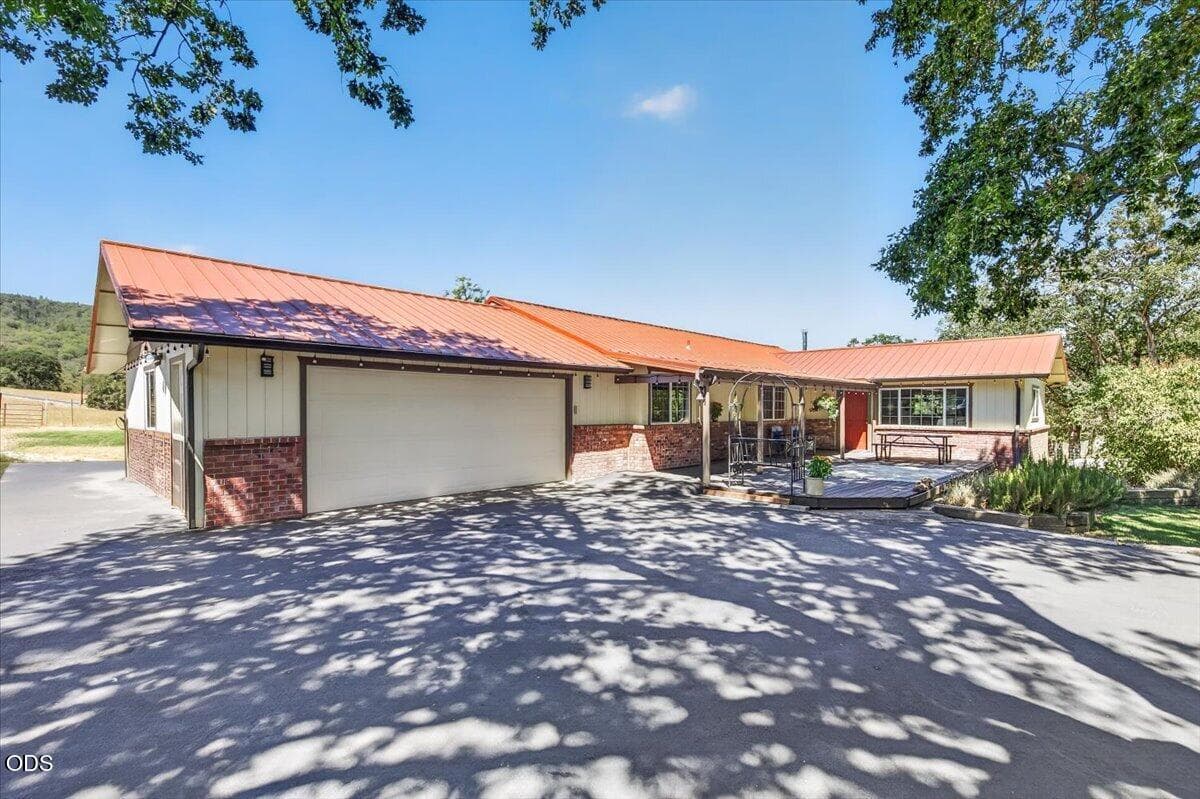 2. Photo 3 of 33, 5485 Kane Creek Road, Central Point, OR 97502