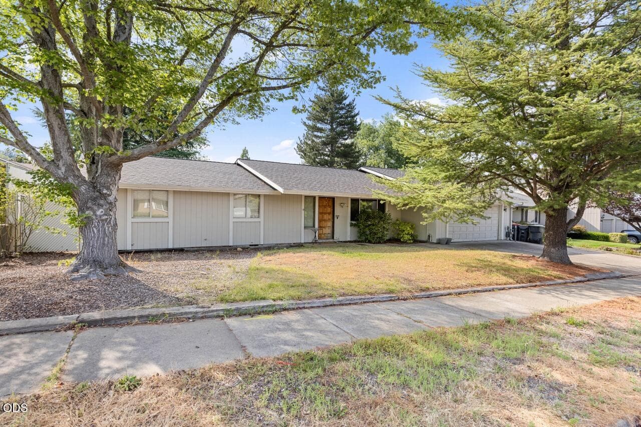 EP1A2306 Large. Photo 3 of 35, 1000 La Loma Drive, Medford, OR 97504