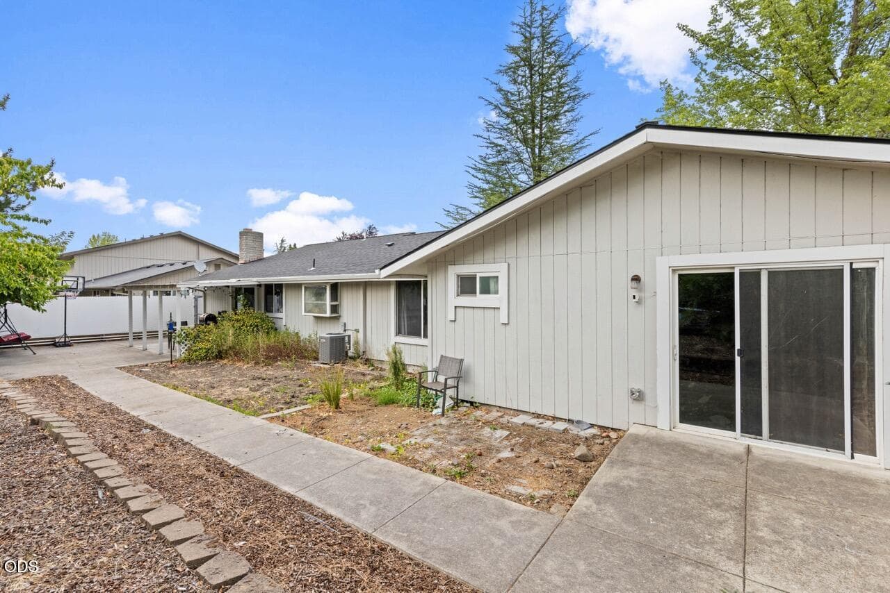 EP1A2453 Large. Photo 5 of 35, 1000 La Loma Drive, Medford, OR 97504
