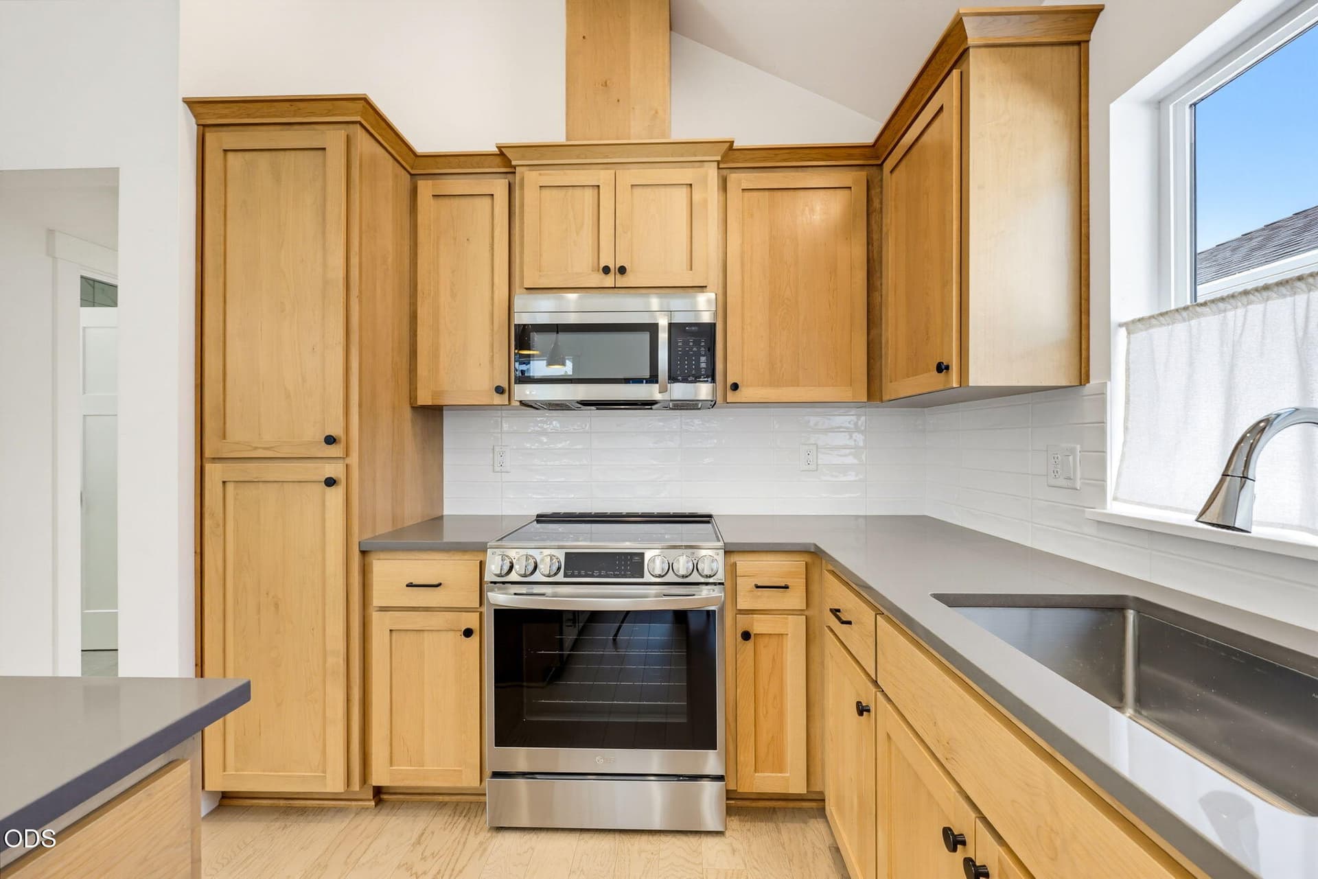 4. Photo 4 of 15, 583 Coffee Lane, Ashland, OR 97520