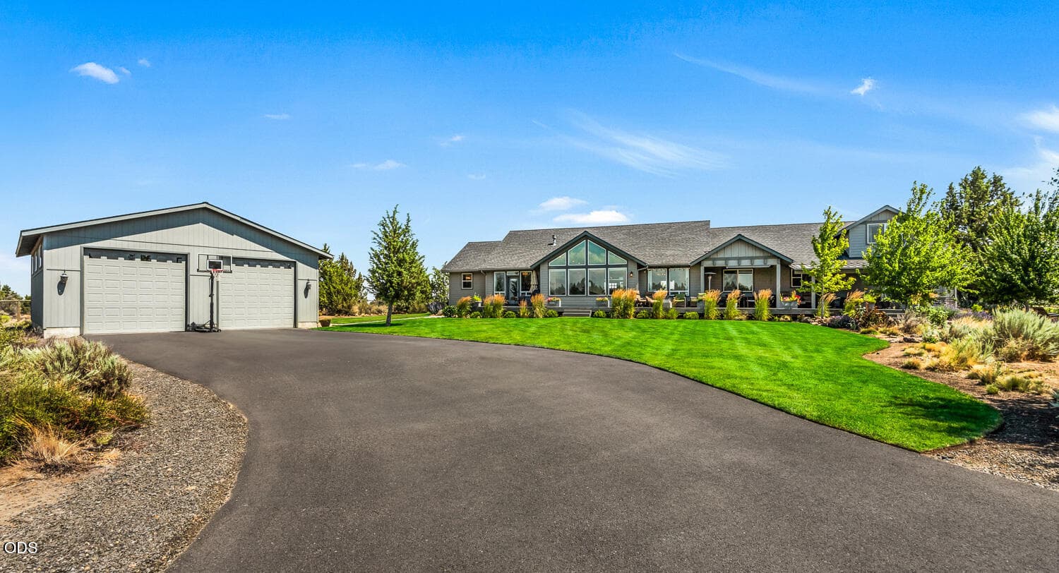 OReilly_20260813_6_184801_72ppi. Photo 4 of 60, 60870 Billadeau Road, Bend, OR 97702