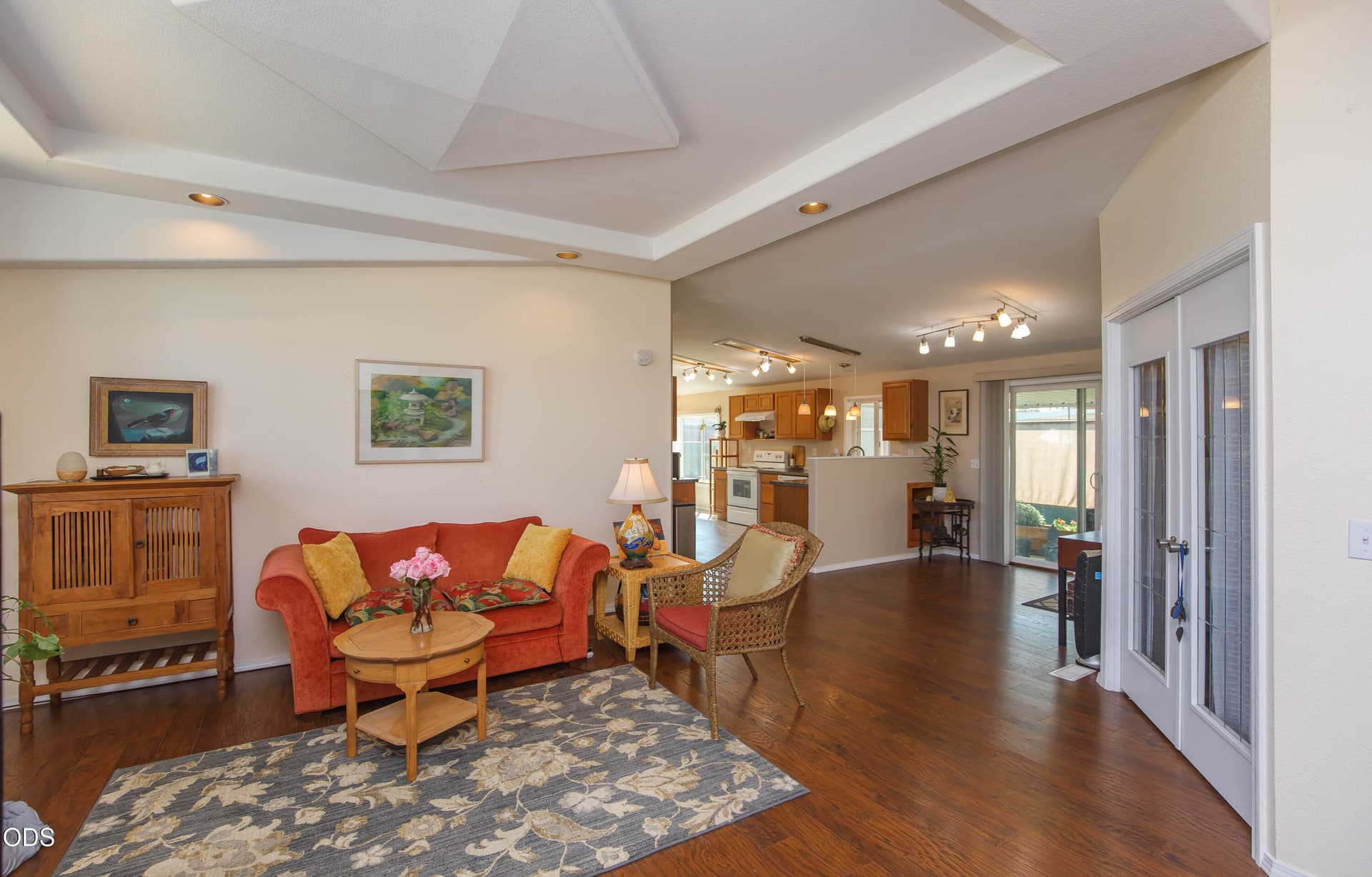 Living room. Photo 4 of 34, 1289 Nadia Way, Central Point, OR 97502
