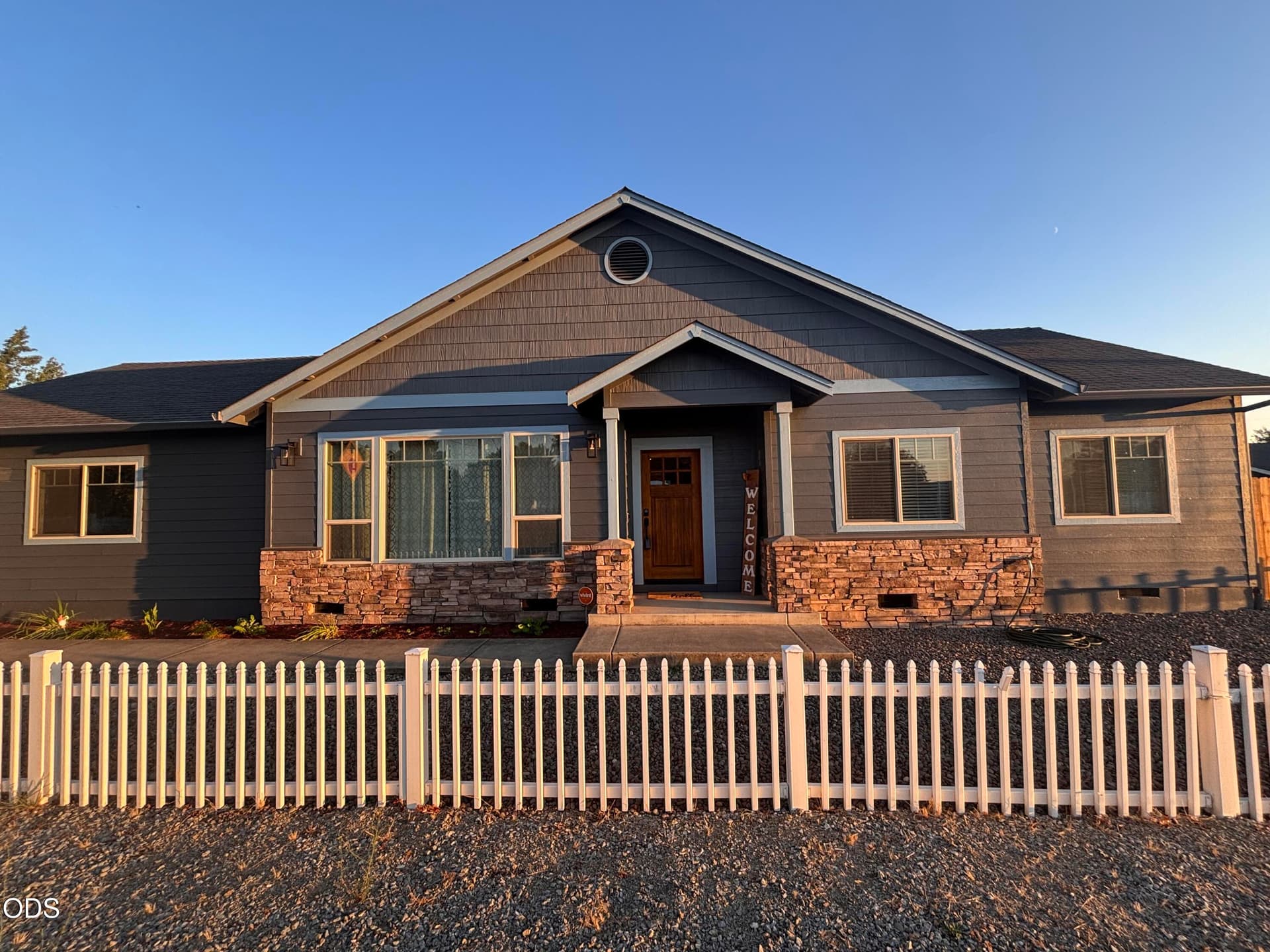 IMG_9103. Photo 2 of 45, 3806 Valley Meadows Drive, White City, OR 97503