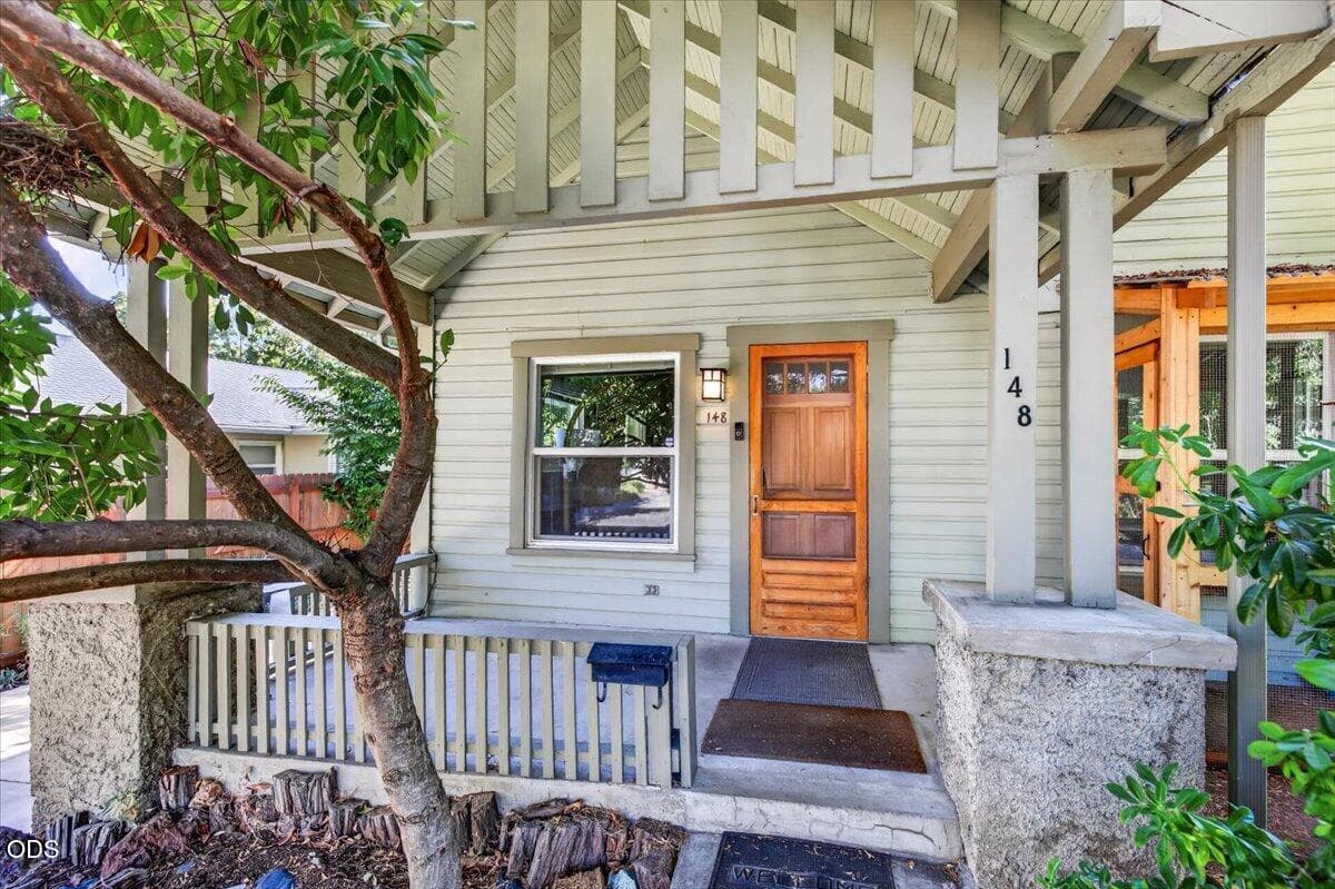 05-5. Photo 2 of 30, 148 Alida Street, Ashland, OR 97520