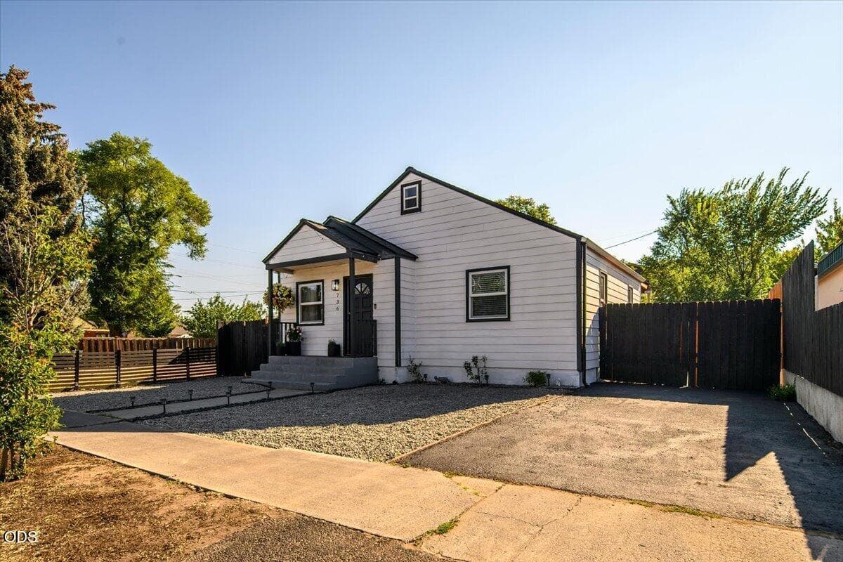 Commercial Opportunity. Photo 3 of 30, 736 SW 10th Street, Redmond, OR 97756