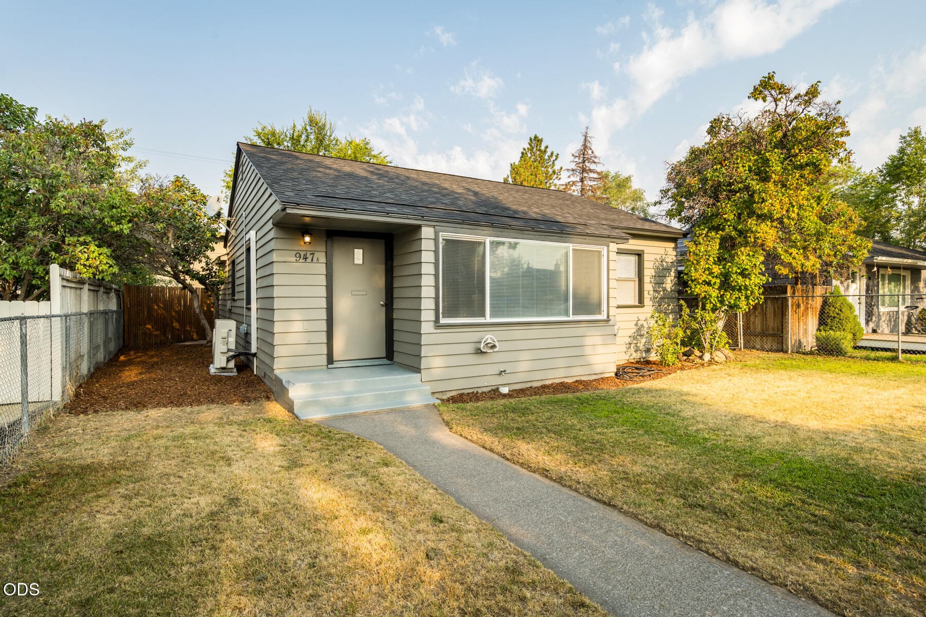 front of home. Photo 4 of 27, 947 SW 14th Street, Redmond, OR 97756