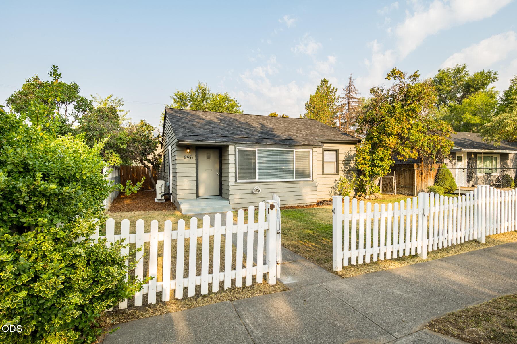 Darling Home w/picket fence. Photo 1 of 27, 947 SW 14th Street, Redmond, OR 97756
