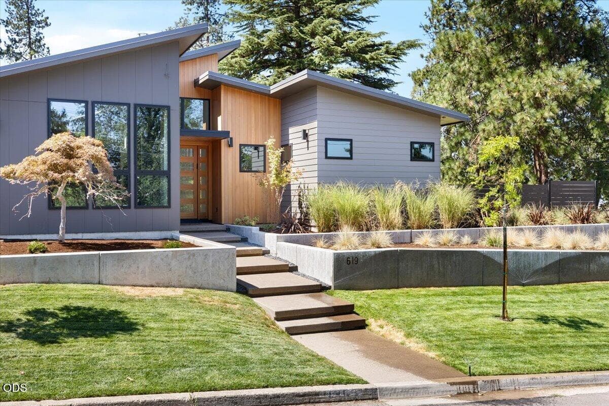 12-CI_3685. Photo 4 of 58, 619 Elkader Street, Ashland, OR 97520